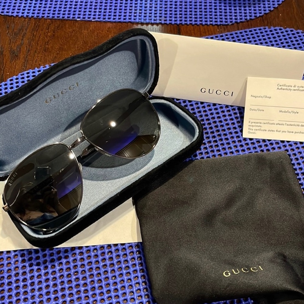 🔥 HOT SALE 🔥 Letting go of this Beautiful GUCCI Gladiator-style sunglasses. - Picture 2 of 2